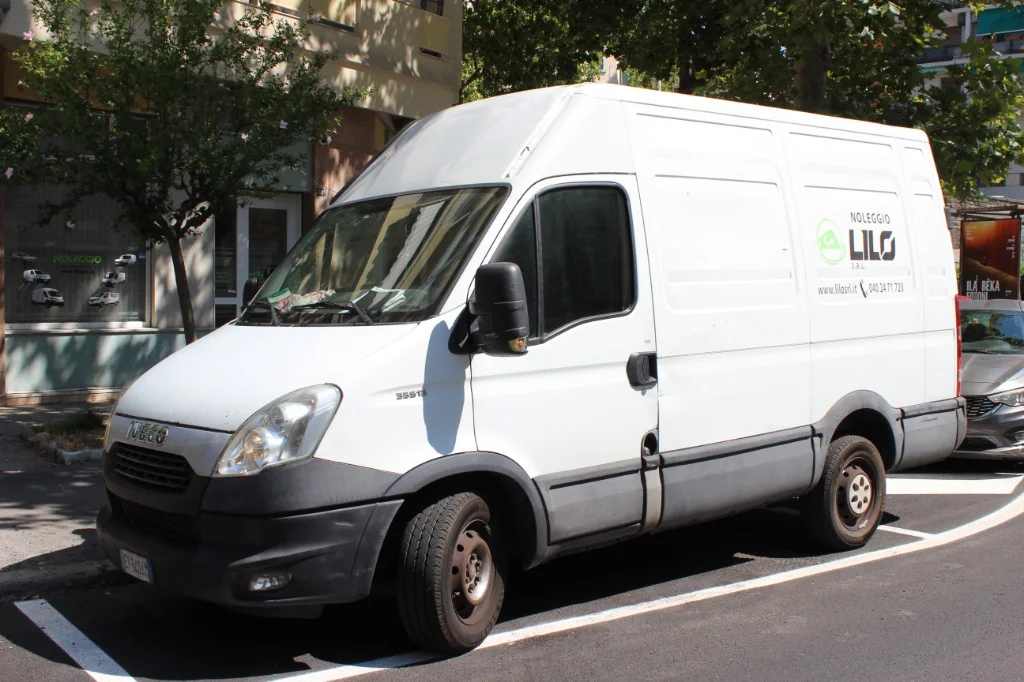 Noleggio Furgone Grande Uso Città Iveco Daily L2H2 a Trieste - Lilo SRL
