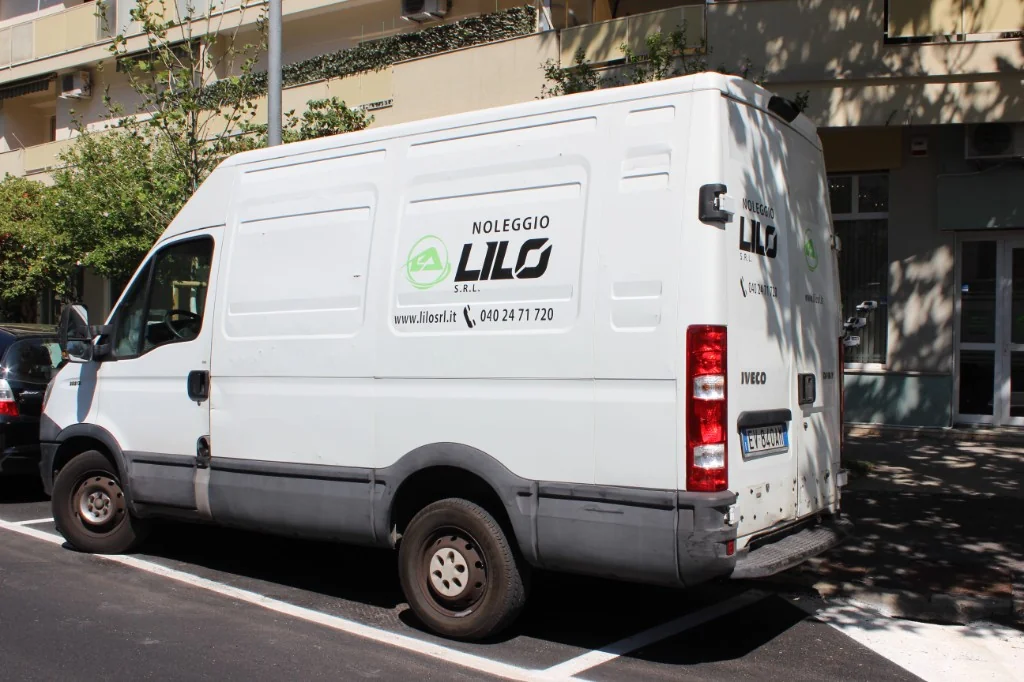 Noleggio Furgone Grande Uso Città Iveco Daily L2H2 a Trieste - Lilo SRL