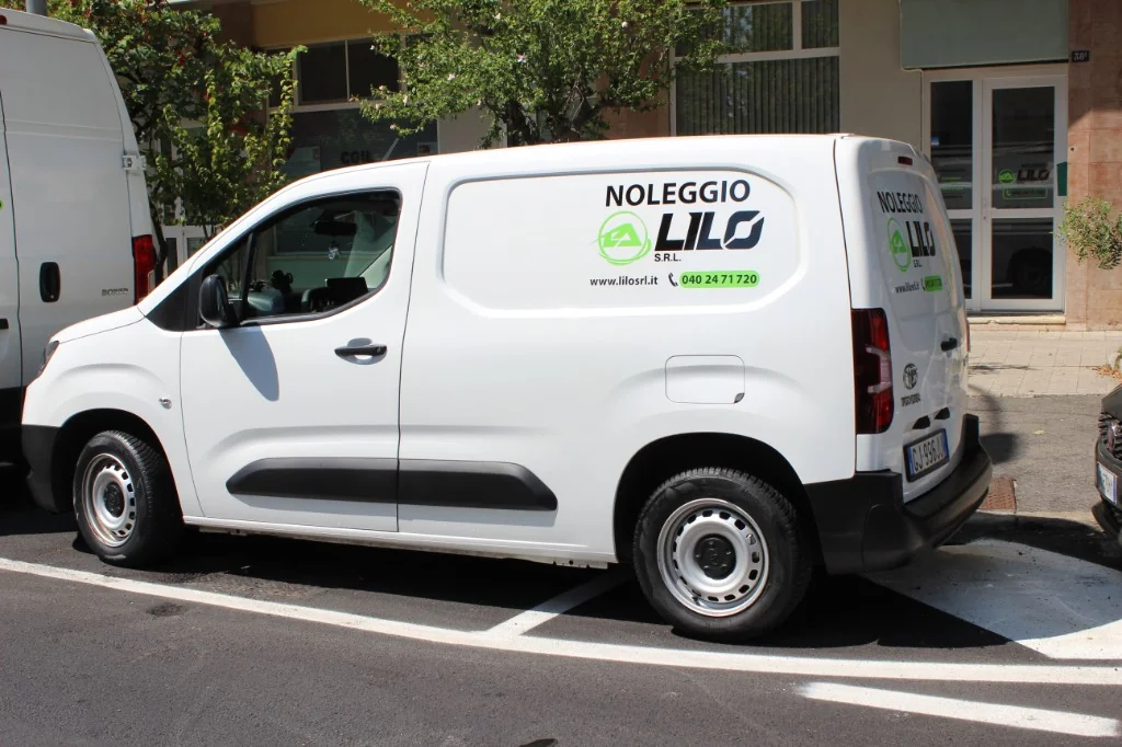 Noleggio Furgone Piccolo Toyota Proace City a Trieste - Lilo SRL