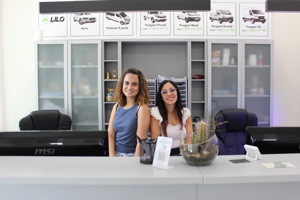 Staff del desk di accoglienza LILO Autonoleggio a Trieste in Viale Campi Elisi 38/b