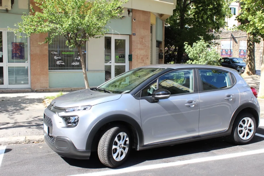 Noleggio autovettura Citroën C3 grigio metallizzato a Trieste presso LILO Autonoleggio in Viale Campi Elisi 38/b