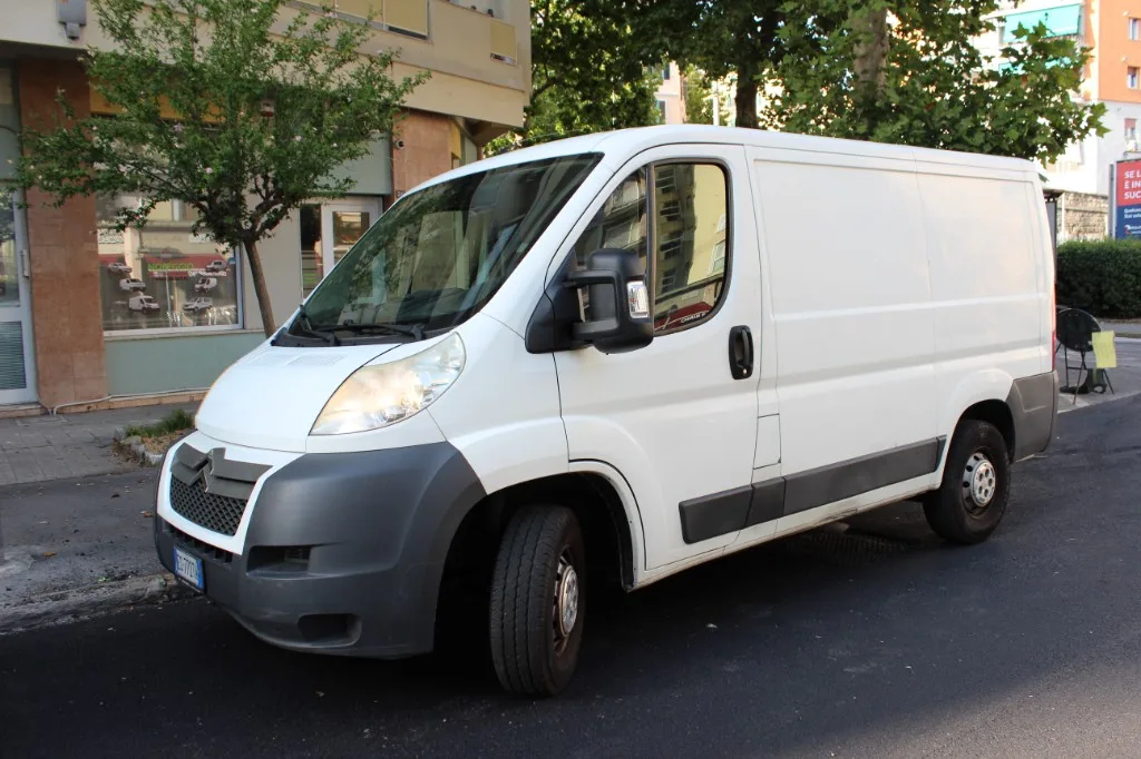 Citroën Jumper bianco senza scritte a noleggio a Trieste presso la sede di Noleggio Lilo