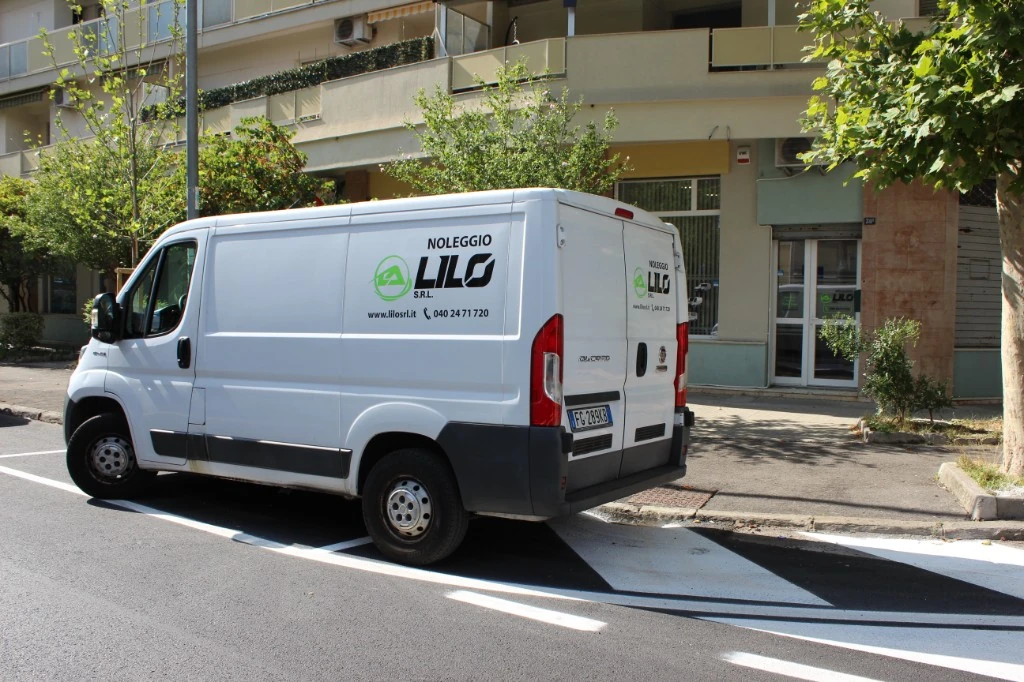 Fiat Ducato L1H1 posteriore — noleggio furgone grande Trieste LILO