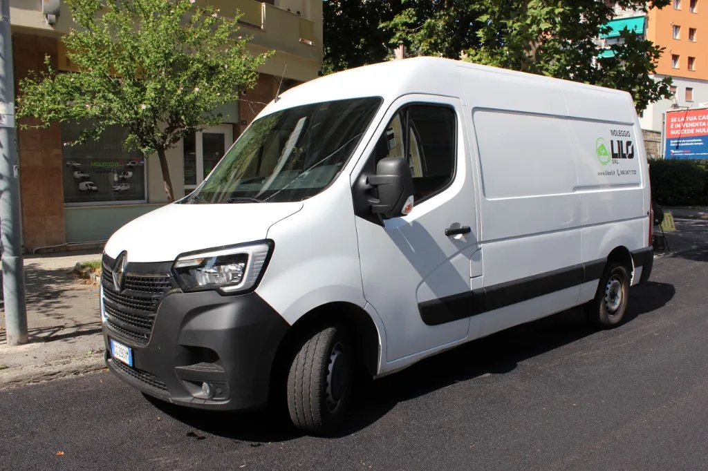 Furgone Renault Master a noleggio presso Noleggio Lilo, Trieste Viale Campi Elisi