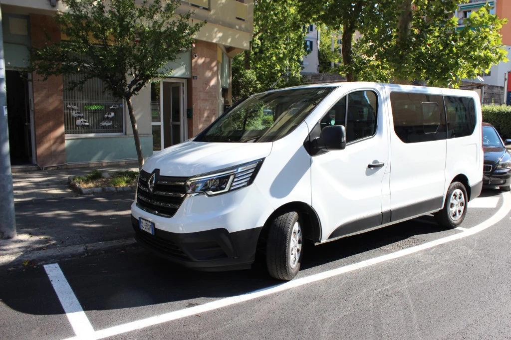 Noleggio Renault Trafic 9 posti LILO Autonoleggio Viale Campi Elisi 38/b Trieste